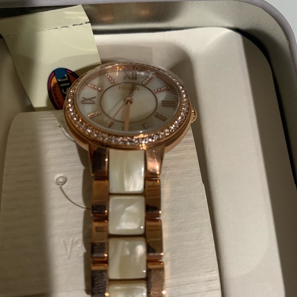 Women’s fossil watch - Picture 2 of 2